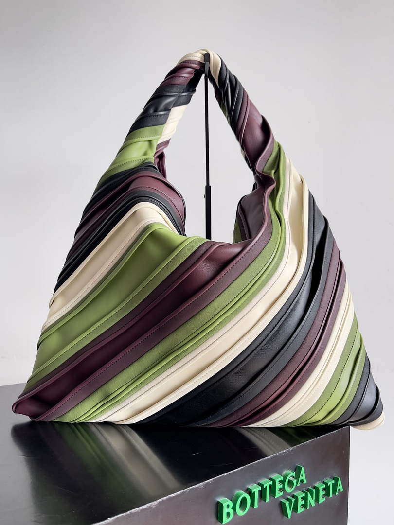 Bottega Veneta BV 786193 Large Hop bag BV9028