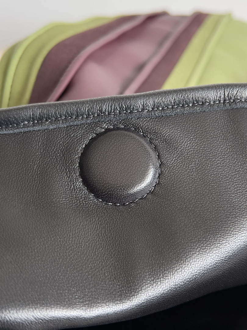 Bottega Veneta BV 786193 Large Hop bag BV9028