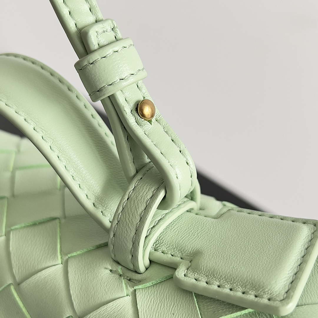 Bottega Veneta BV 789109V3IV16414 Bang Bang Vanity Case Light Green