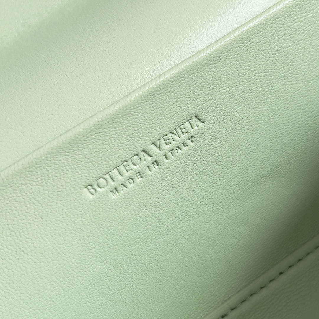 Bottega Veneta BV 789109V3IV16414 Bang Bang Vanity Case Light Green