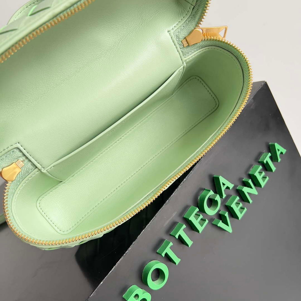 Bottega Veneta BV 789109V3IV16414 Bang Bang Vanity Case Light Green