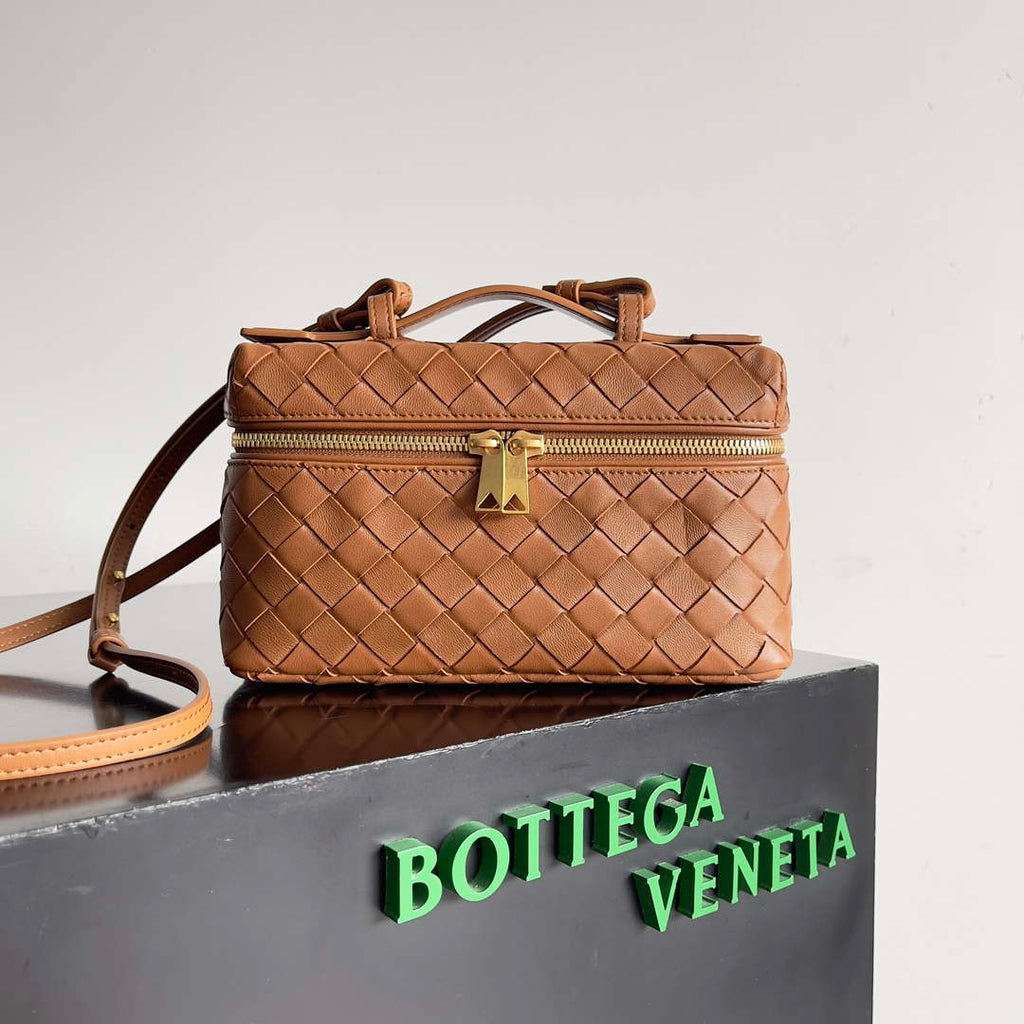 Bottega Veneta BV 789109V3IV16414 Bang Bang Vanity Case Tan