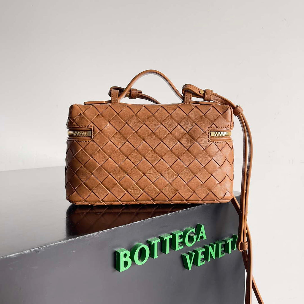 Bottega Veneta BV 789109V3IV16414 Bang Bang Vanity Case Tan