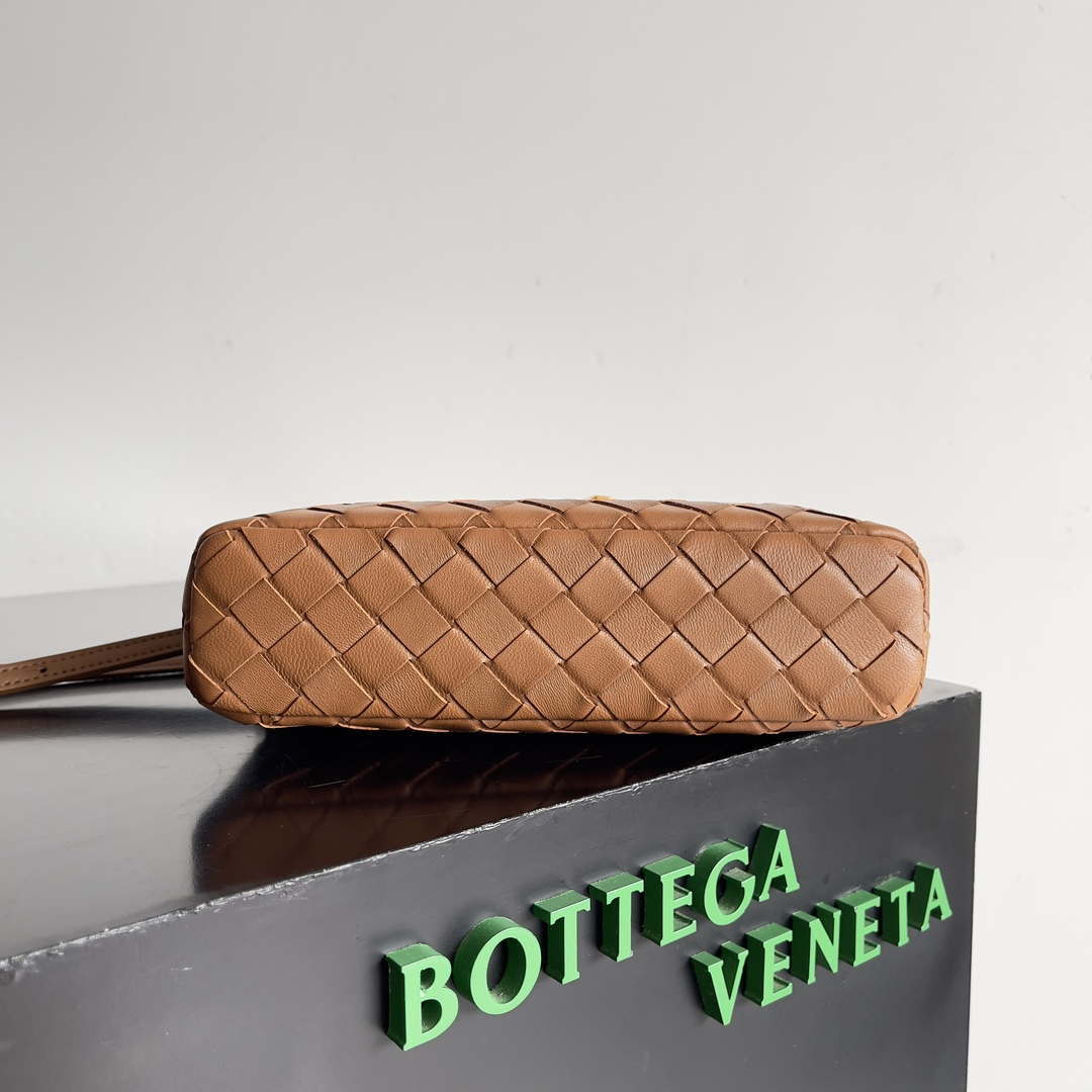 Bottega Veneta BV 789109V3IV16414 Bang Bang Vanity Case Tan