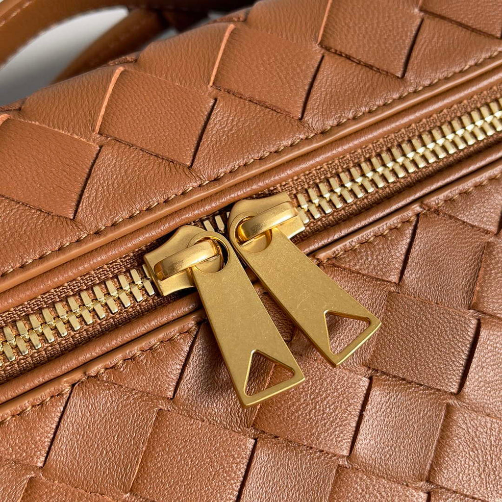 Bottega Veneta BV 789109V3IV16414 Bang Bang Vanity Case Tan