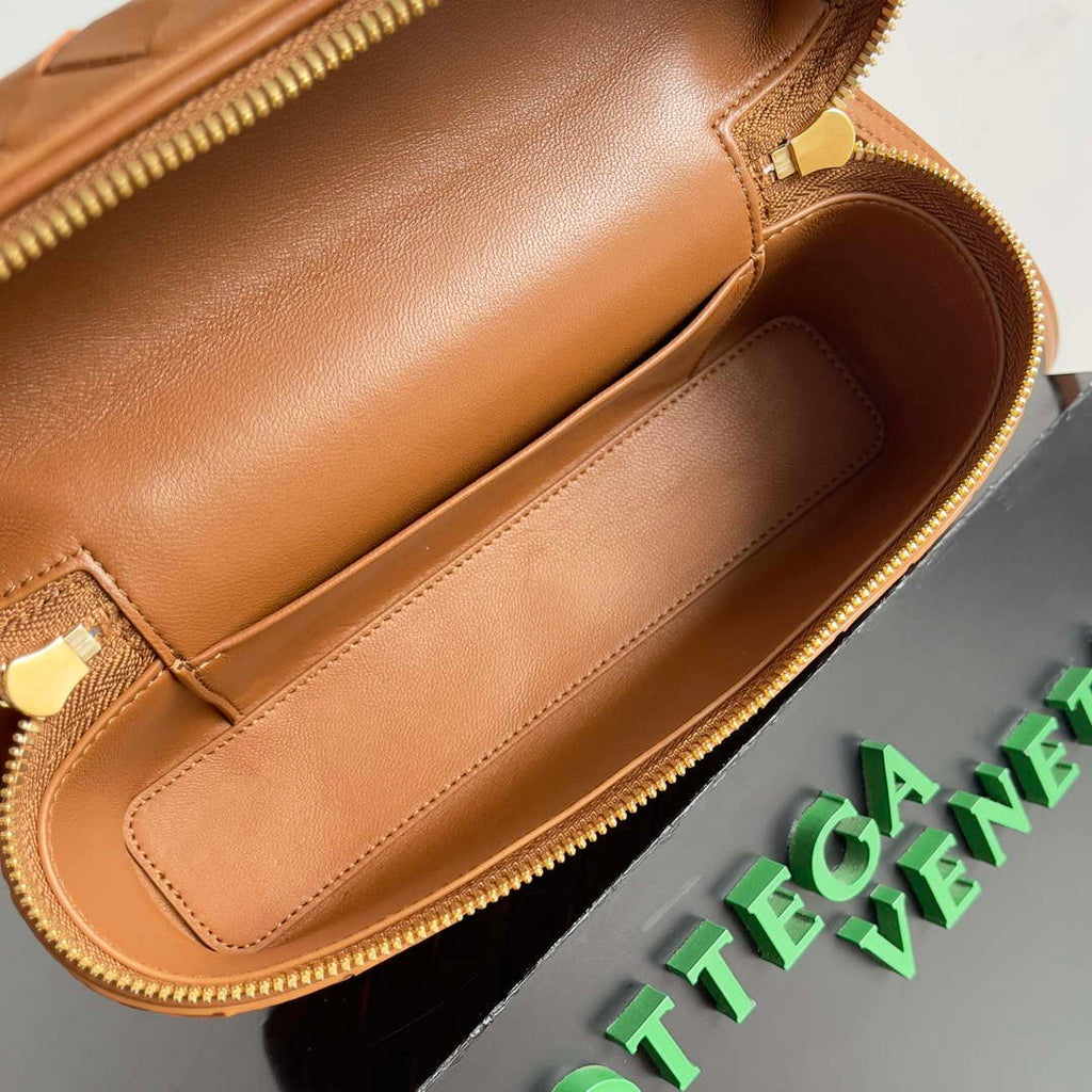 Bottega Veneta BV 789109V3IV16414 Bang Bang Vanity Case Tan