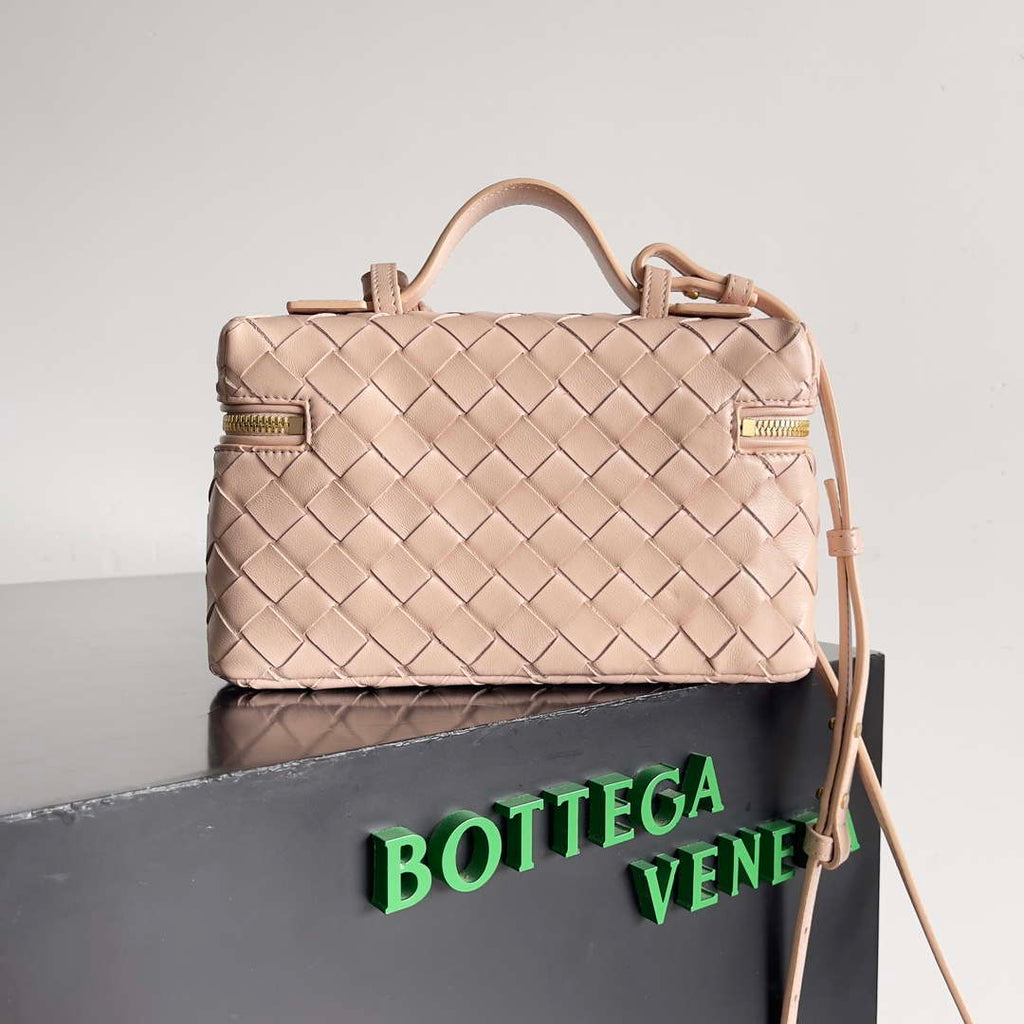 Bottega Veneta BV 789109V3IV16414 Bang Bang Vanity Case Light Pink