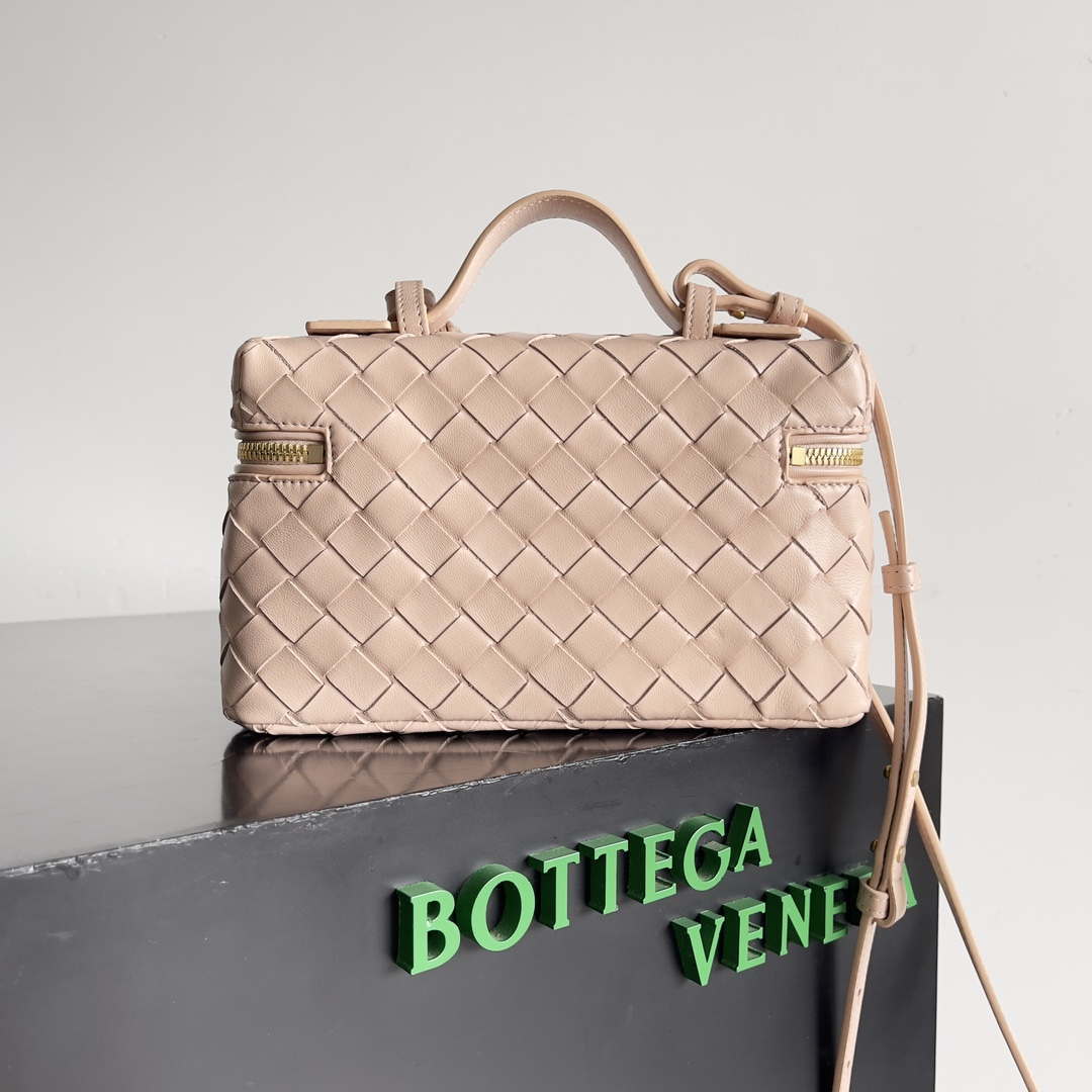 Bottega Veneta BV 789109V3IV16414 Bang Bang Vanity Case Light Pink