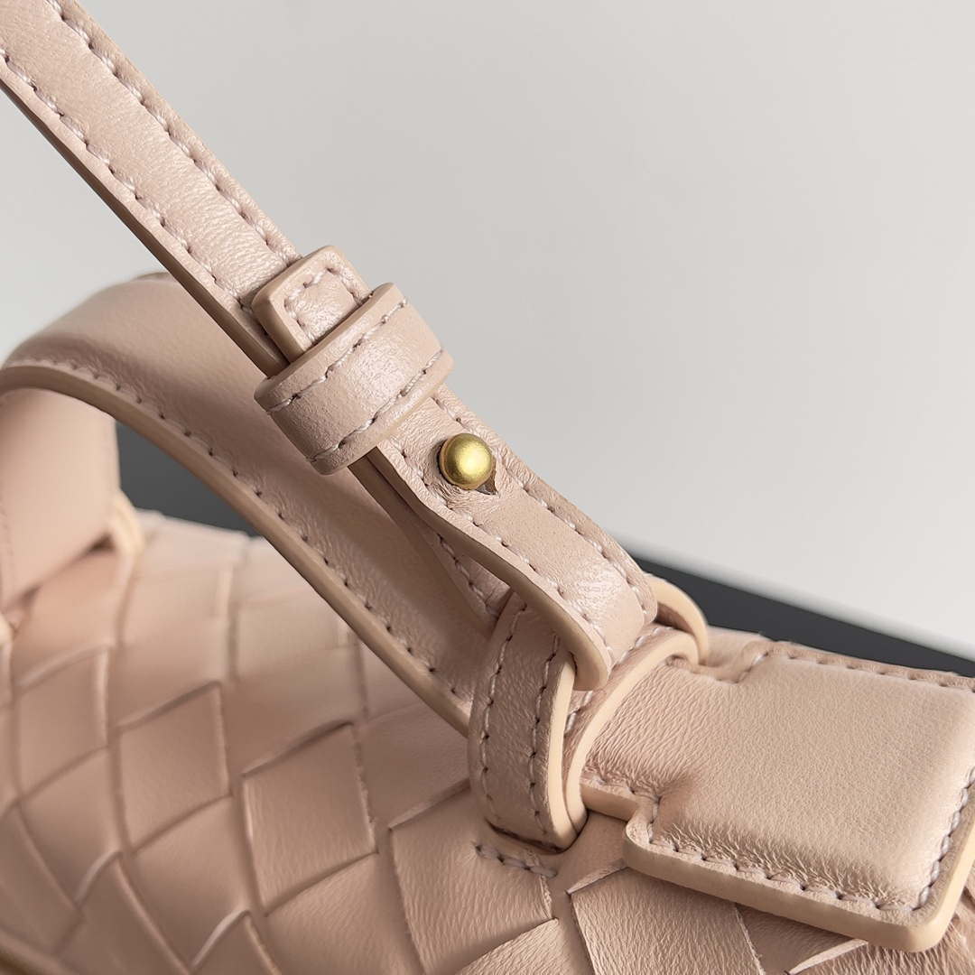 Bottega Veneta BV 789109V3IV16414 Bang Bang Vanity Case Light Pink