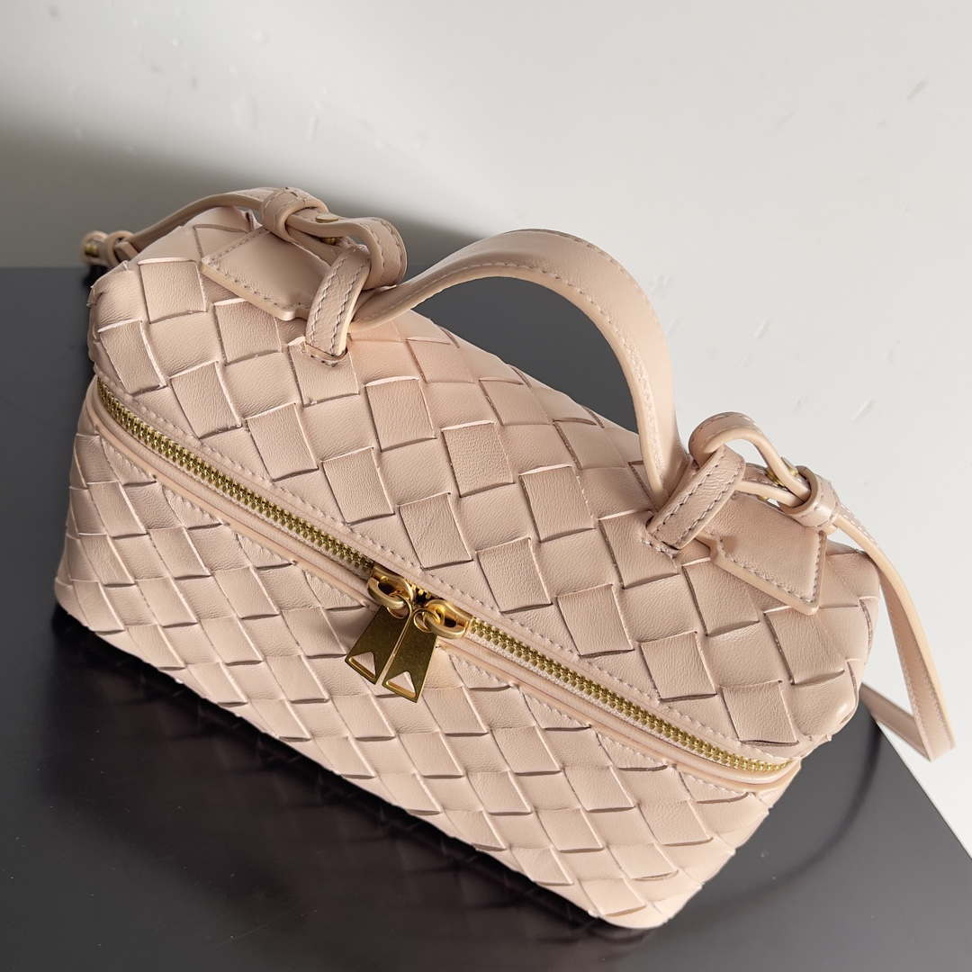 Bottega Veneta BV 789109V3IV16414 Bang Bang Vanity Case Light Pink