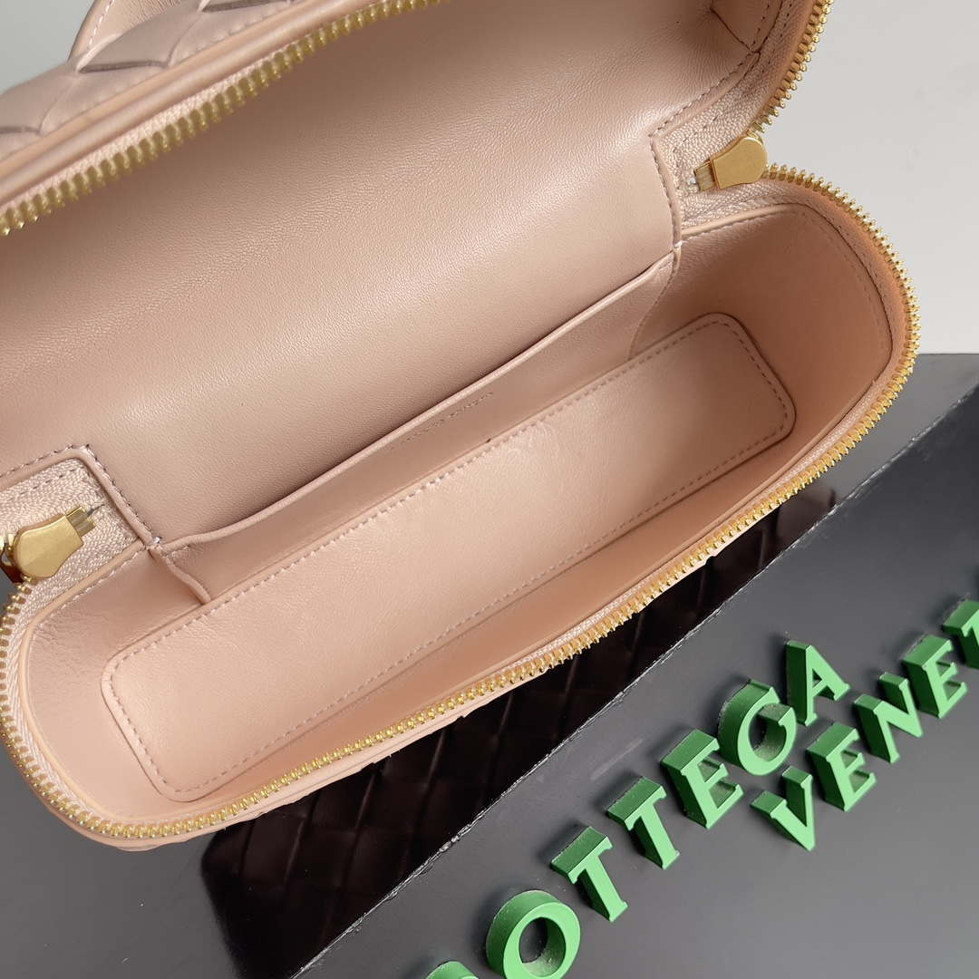 Bottega Veneta BV 789109V3IV16414 Bang Bang Vanity Case Light Pink