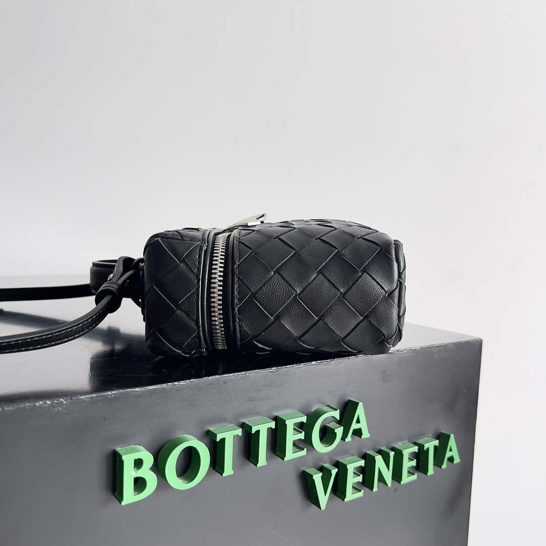 Bottega Veneta BV 789109V3IV16414 Bang Bang Vanity Case Black