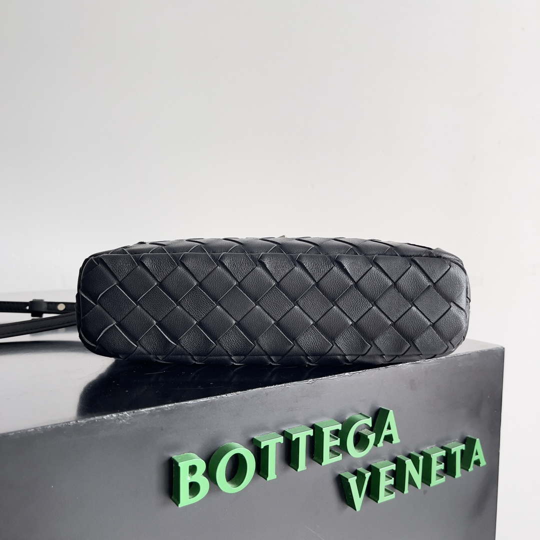 Bottega Veneta BV 789109V3IV16414 Bang Bang Vanity Case Black