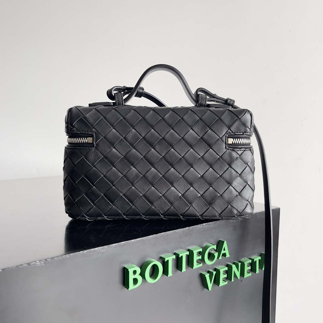 Bottega Veneta BV 789109V3IV16414 Bang Bang Vanity Case Black - Silver - View 4