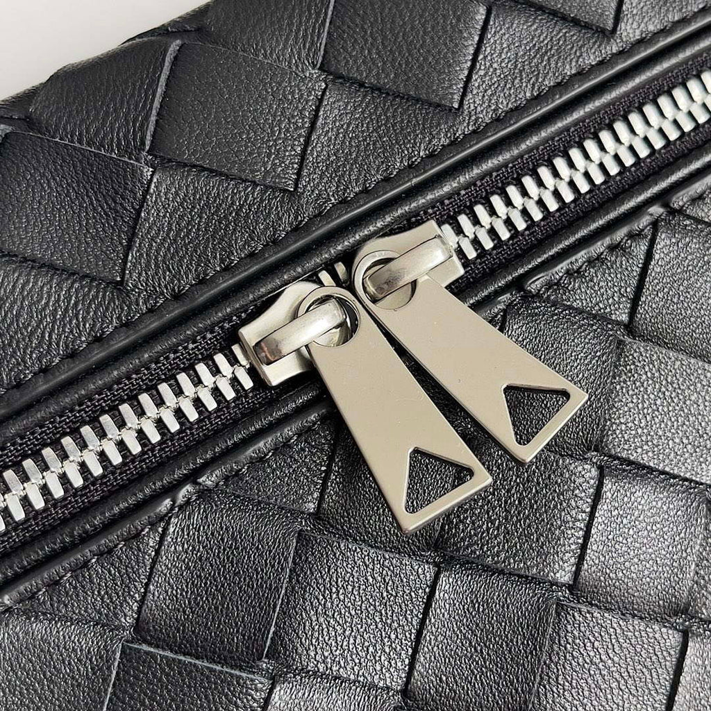 Bottega Veneta BV 789109V3IV16414 Bang Bang Vanity Case Black