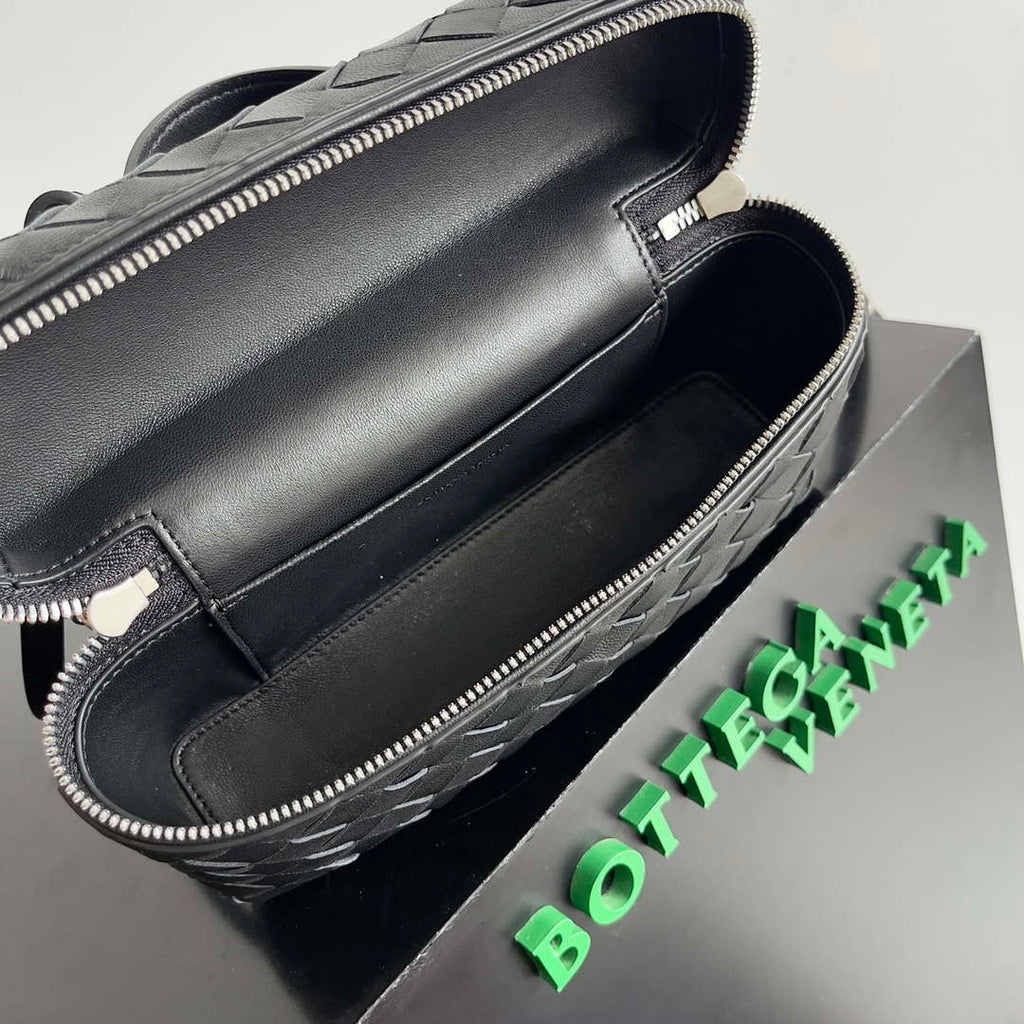 Bottega Veneta BV 789109V3IV16414 Bang Bang Vanity Case Black