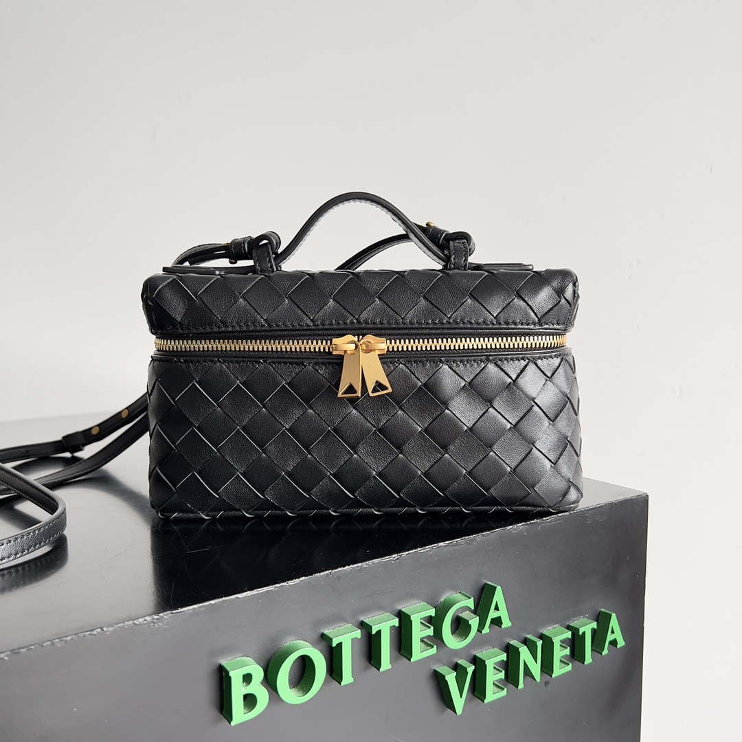 Bottega Veneta BV 789109V3IV16414 Bang Bang Vanity Case Black