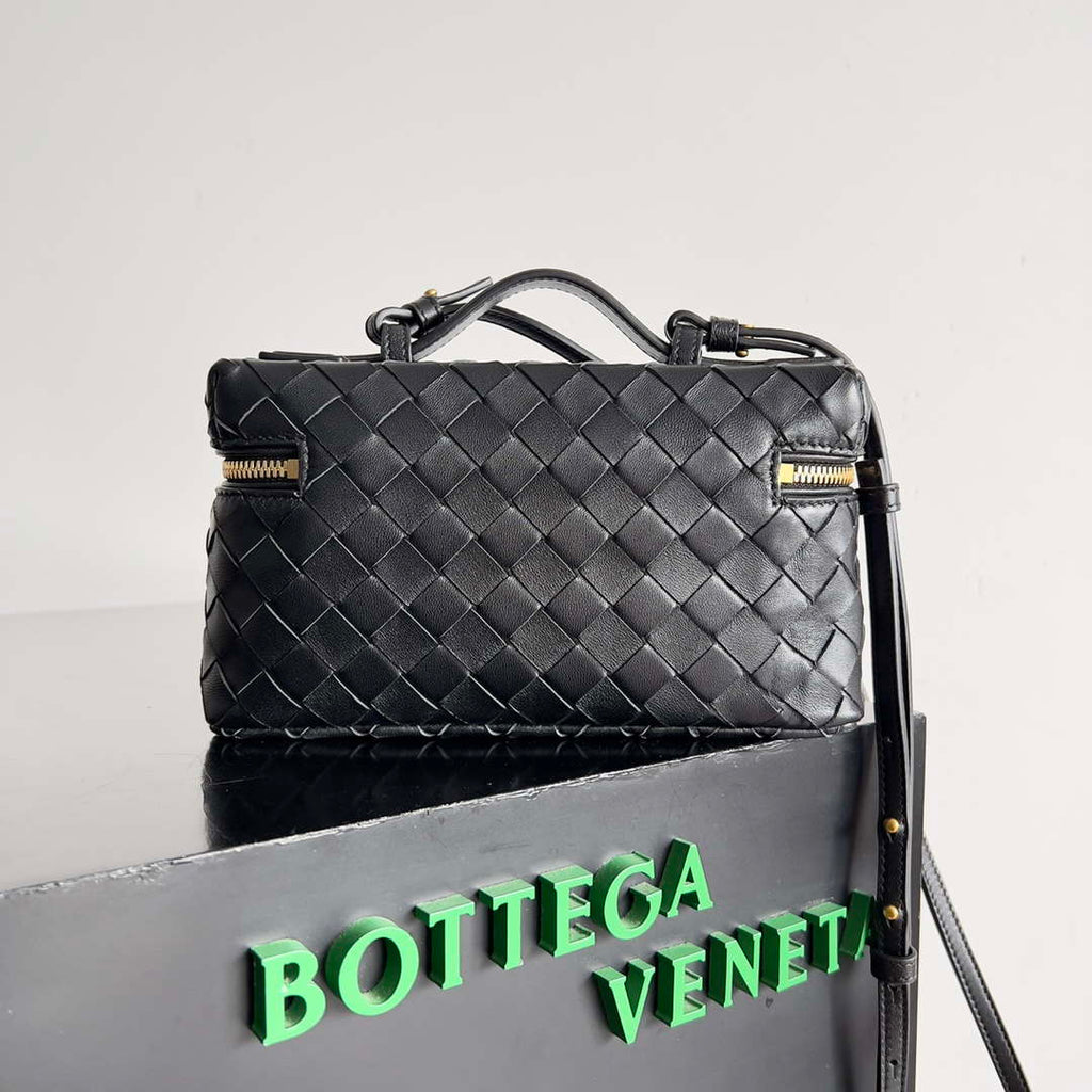 Bottega Veneta BV 789109V3IV16414 Bang Bang Vanity Case Black