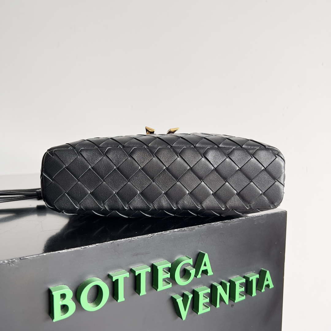 Bottega Veneta BV 789109V3IV16414 Bang Bang Vanity Case Black