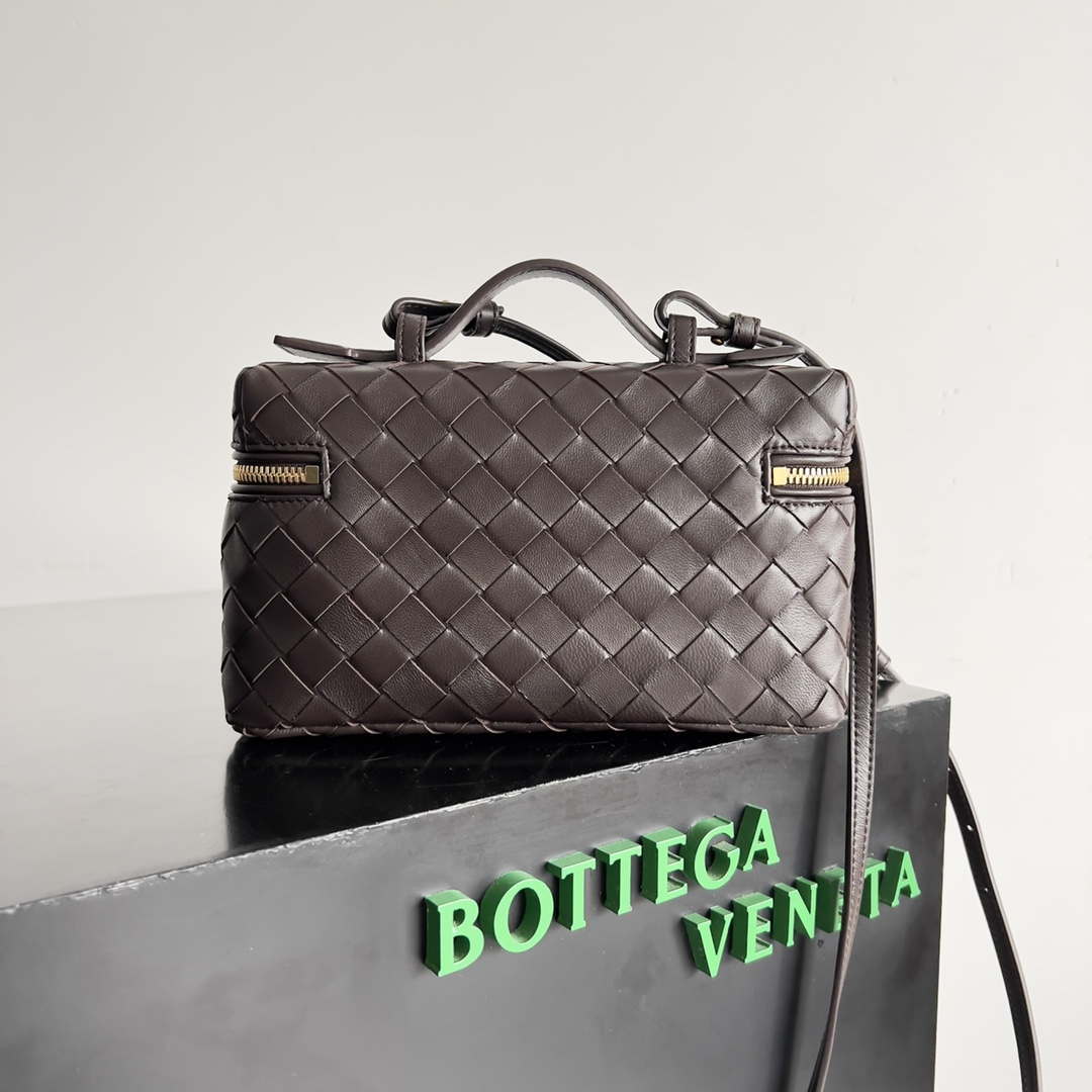 Bottega Veneta BV 789109V3IV16414 Bang Bang Vanity Case Dark Brown