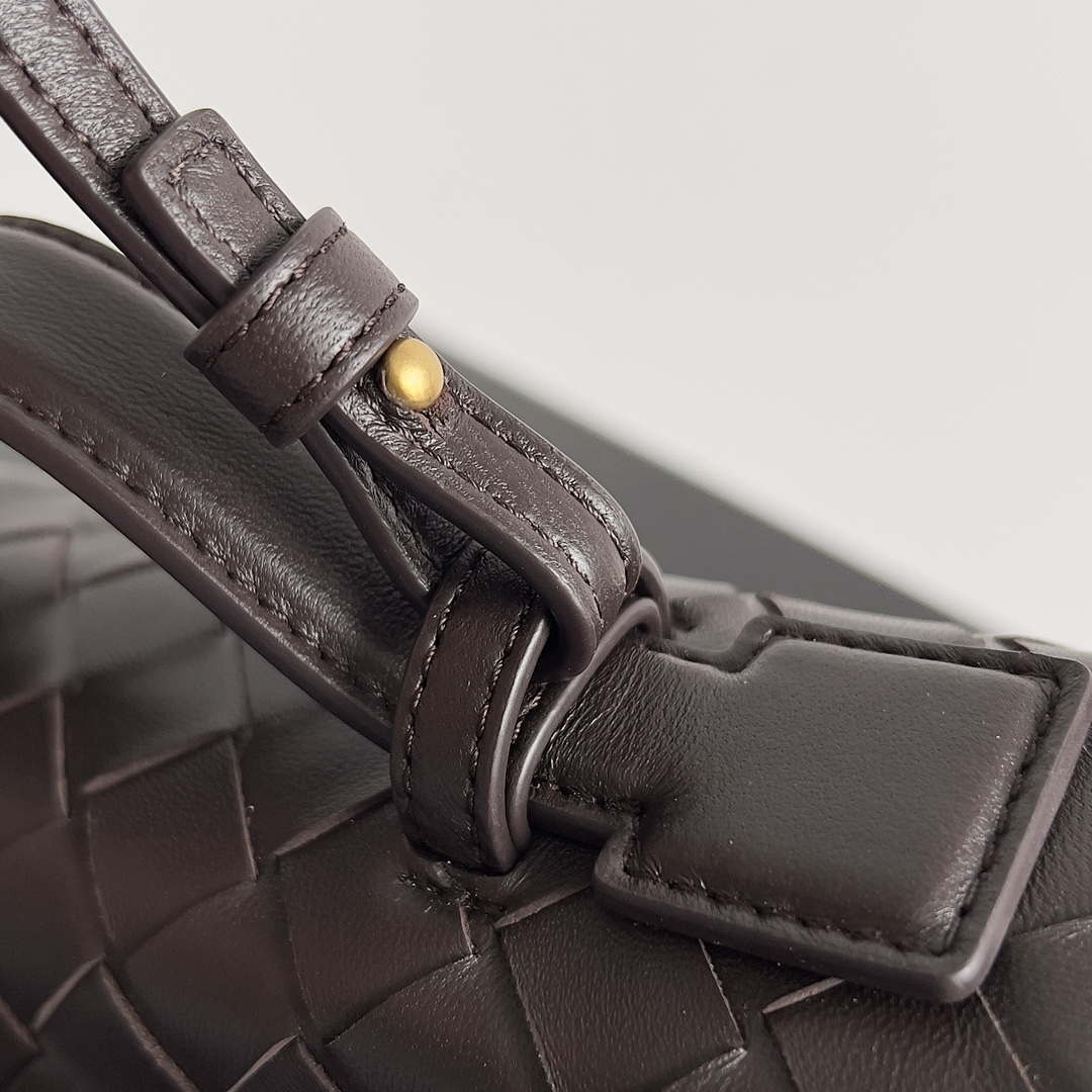 Bottega Veneta BV 789109V3IV16414 Bang Bang Vanity Case Dark Brown