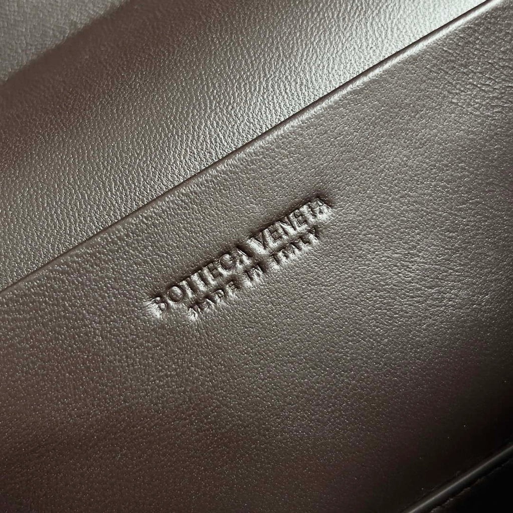 Bottega Veneta BV 789109V3IV16414 Bang Bang Vanity Case Dark Brown