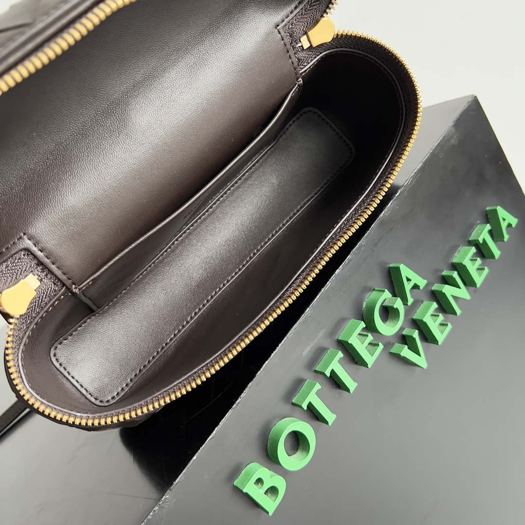 Bottega Veneta BV 789109V3IV16414 Bang Bang Vanity Case Dark Brown