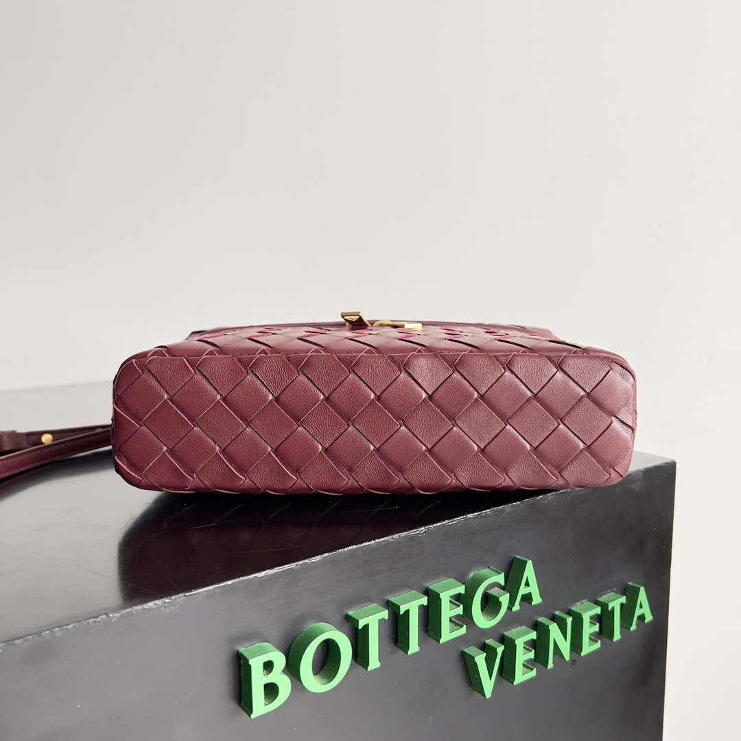 Bottega Veneta BV 789109V3IV16414 Bang Bang Vanity Case Wine Red