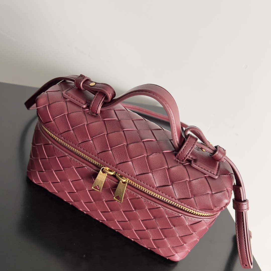 Bottega Veneta BV 789109V3IV16414 Bang Bang Vanity Case Wine Red