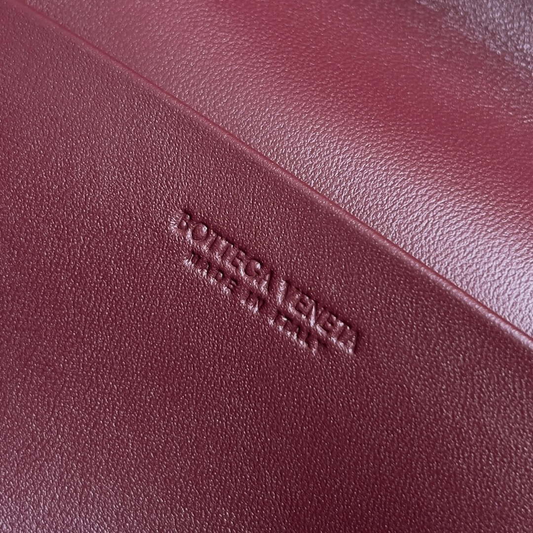 Bottega Veneta BV 789109V3IV16414 Bang Bang Vanity Case Wine Red
