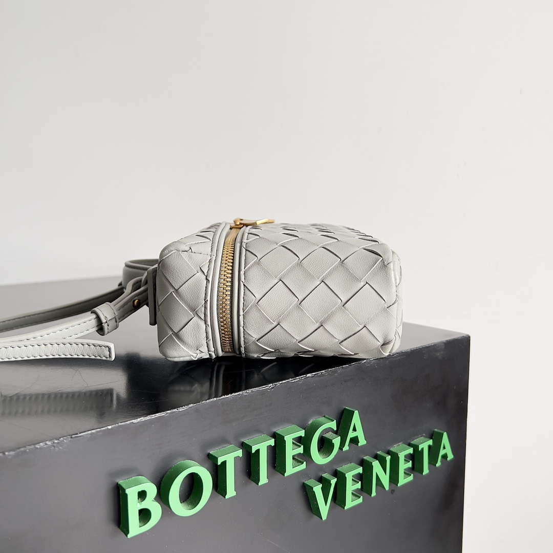 Bottega Veneta BV 789109V3IV16414 Bang Bang Vanity Case Gray