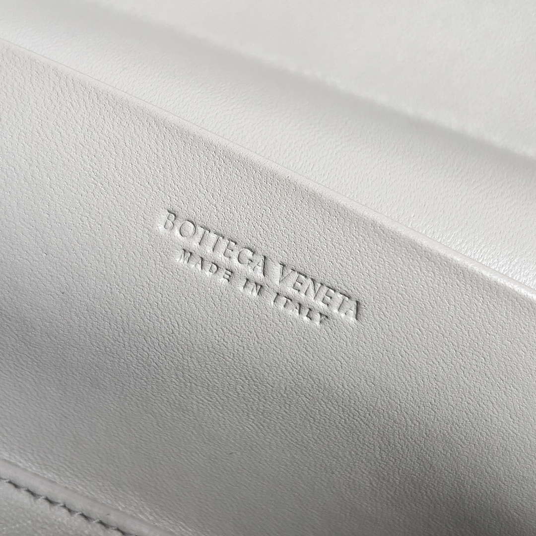 Bottega Veneta BV 789109V3IV16414 Bang Bang Vanity Case Gray