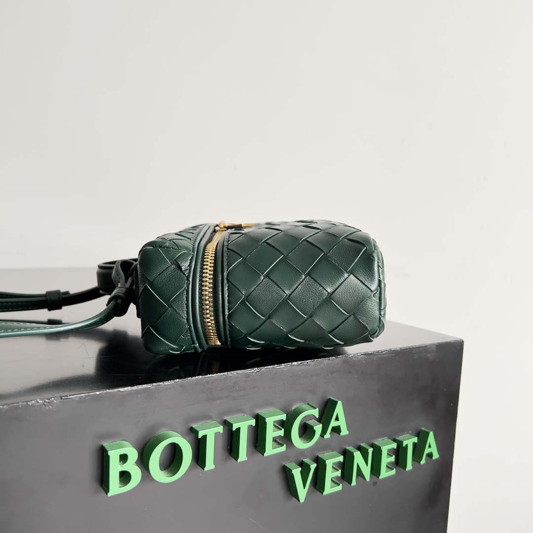 Bottega Veneta BV 789109V3IV16414 Bang Bang Vanity Case Green