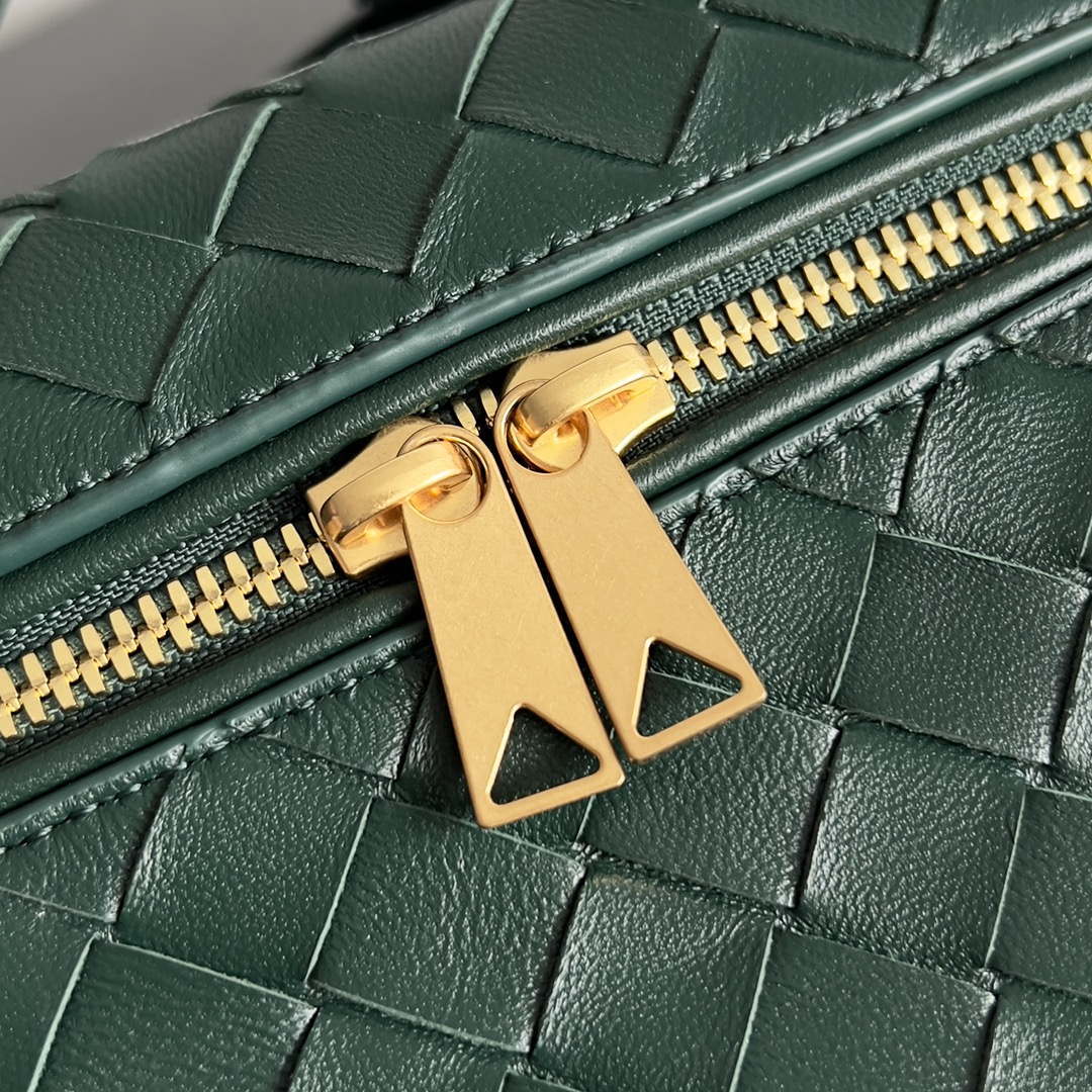 Bottega Veneta BV 789109V3IV16414 Bang Bang Vanity Case Green