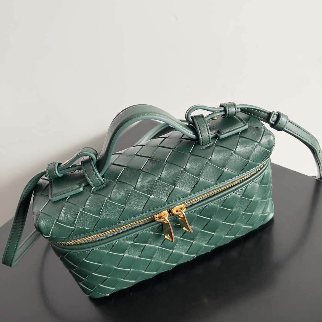 Bottega Veneta BV 789109V3IV16414 Bang Bang Vanity Case Green