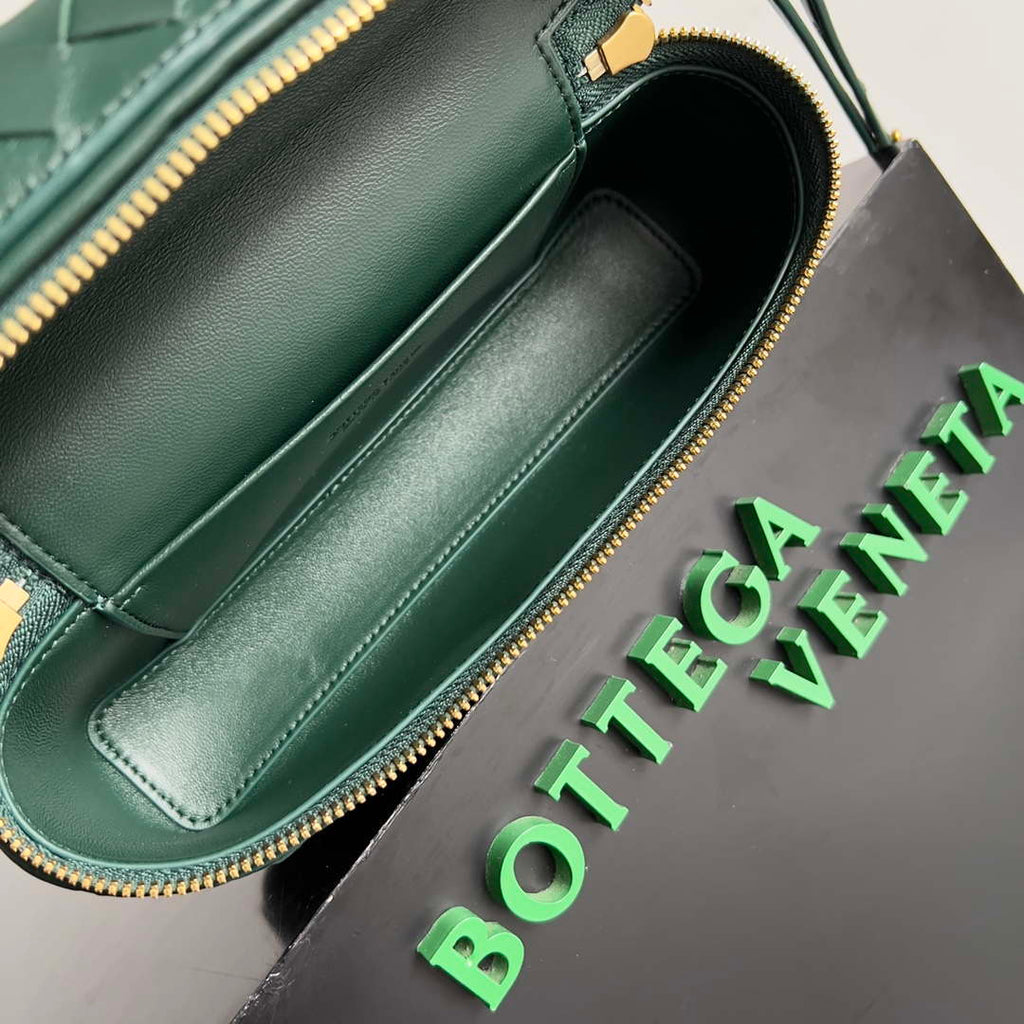 Bottega Veneta BV 789109V3IV16414 Bang Bang Vanity Case Green