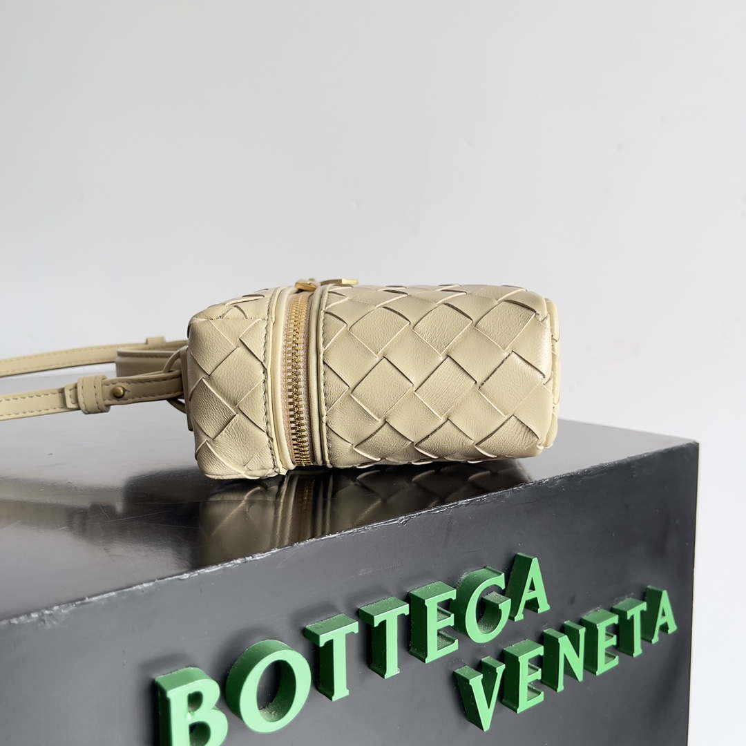 Bottega Veneta BV 789109V3IV16414 Bang Bang Vanity Case Apricot