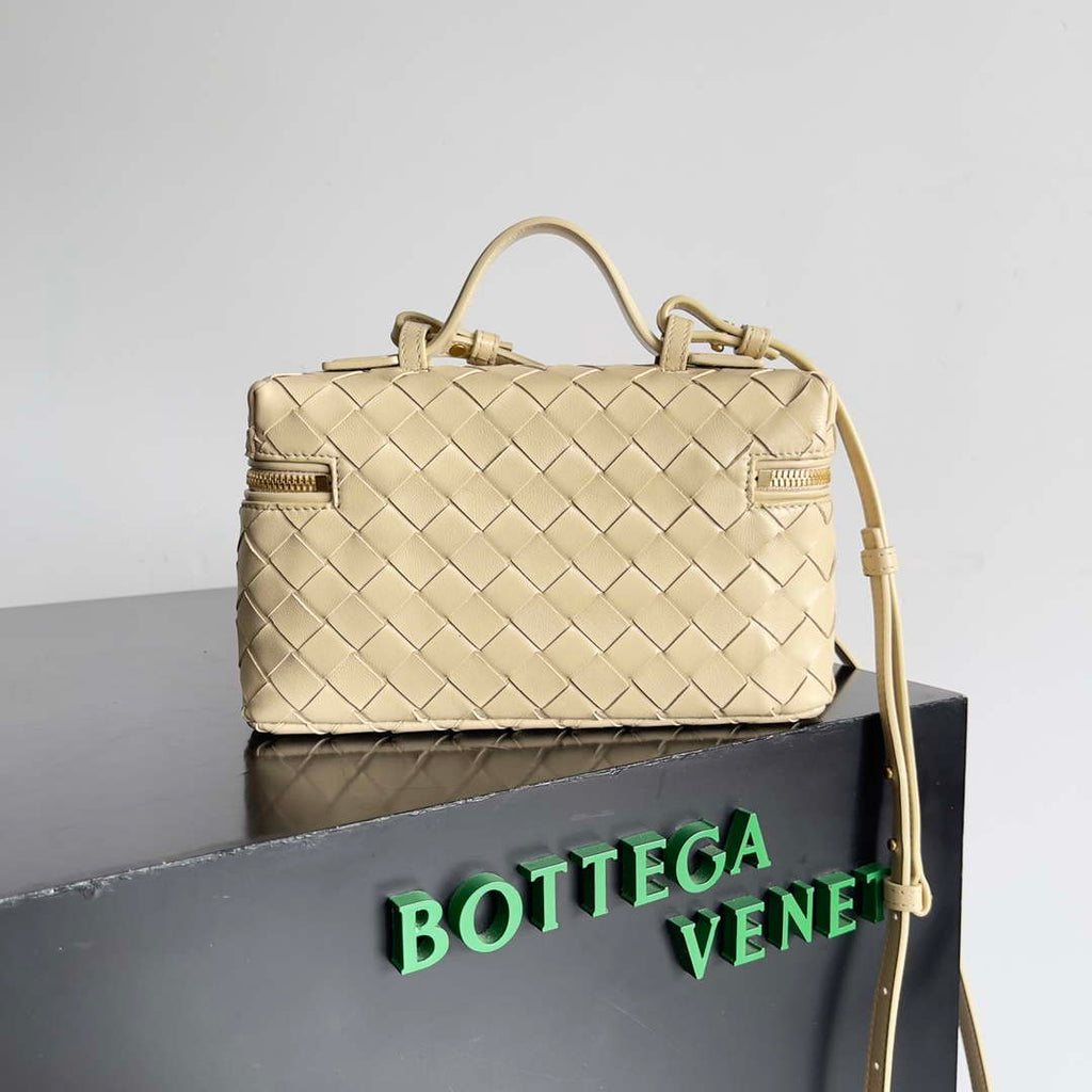Bottega Veneta BV 789109V3IV16414 Bang Bang Vanity Case Apricot