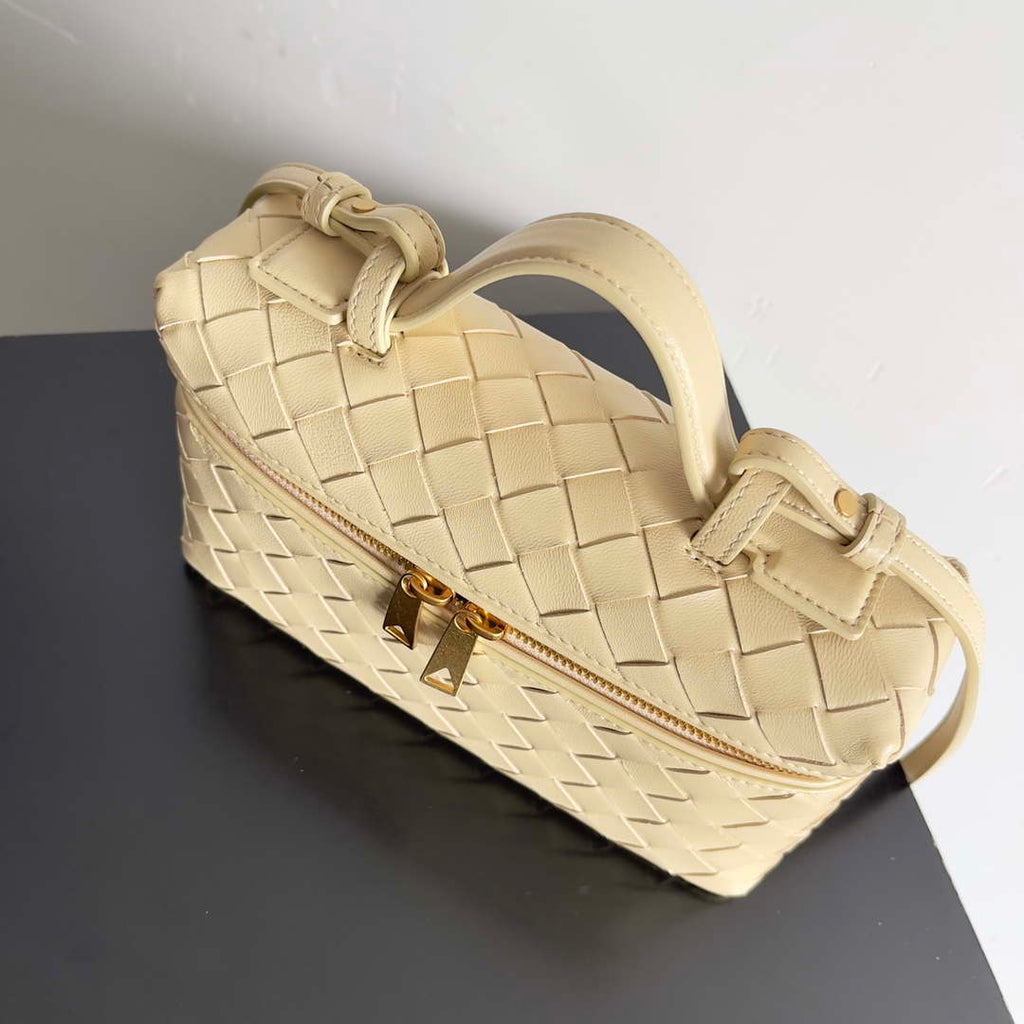 Bottega Veneta BV 789109V3IV16414 Bang Bang Vanity Case Apricot