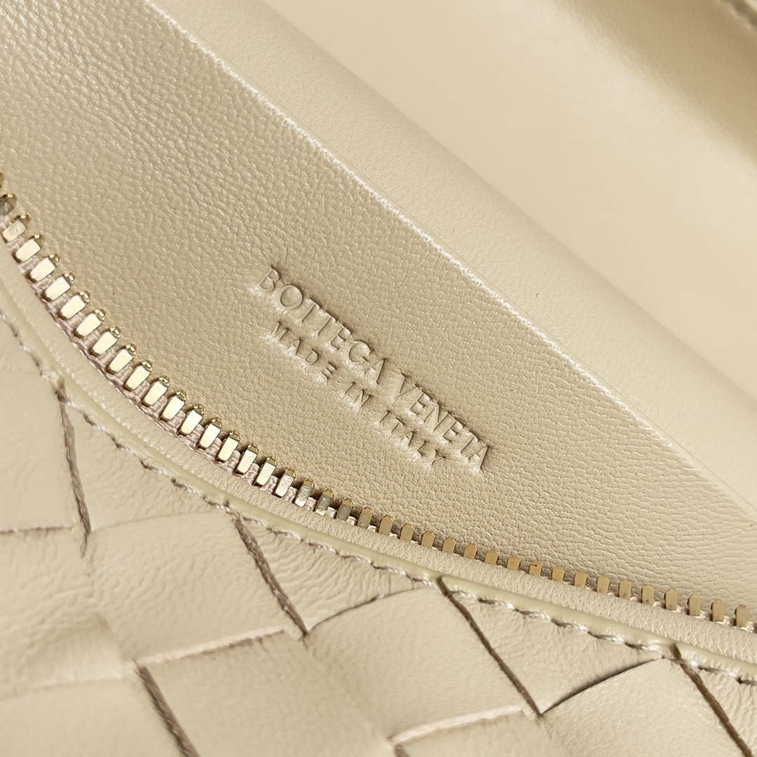 Bottega Veneta BV 789109V3IV16414 Bang Bang Vanity Case Apricot