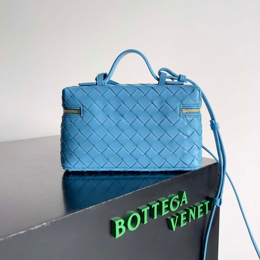 Bottega Veneta BV 789109V3IV16414 Bang Bang Vanity Case Blue