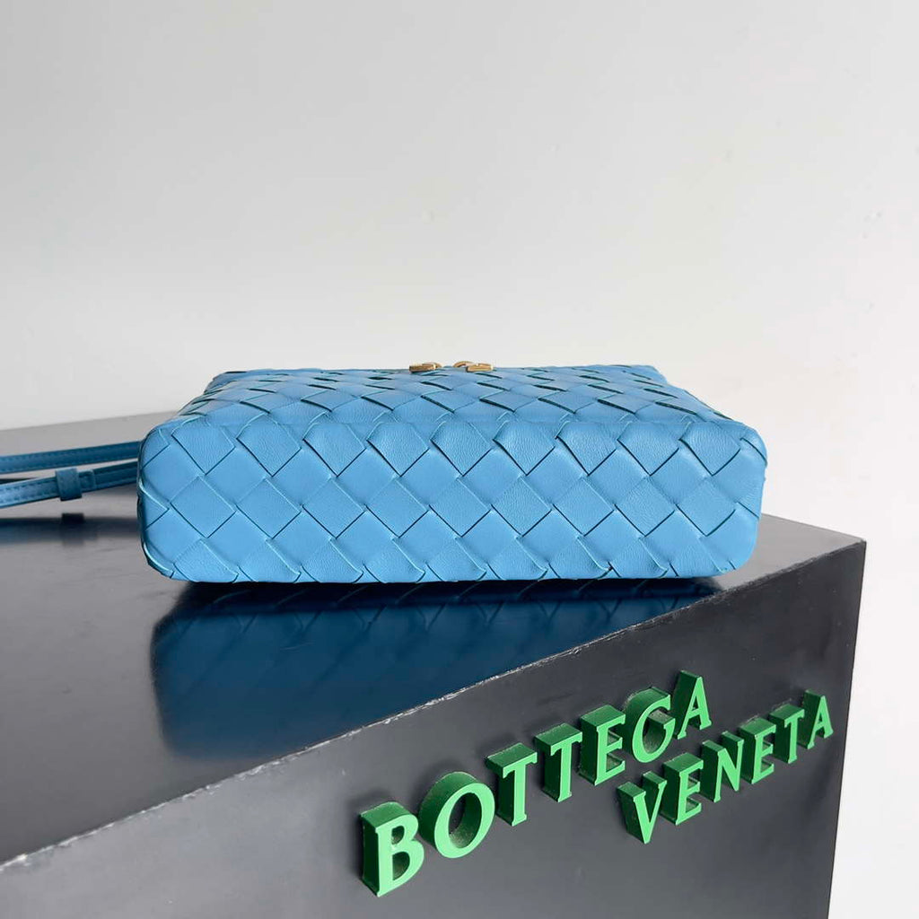 Bottega Veneta BV 789109V3IV16414 Bang Bang Vanity Case Blue