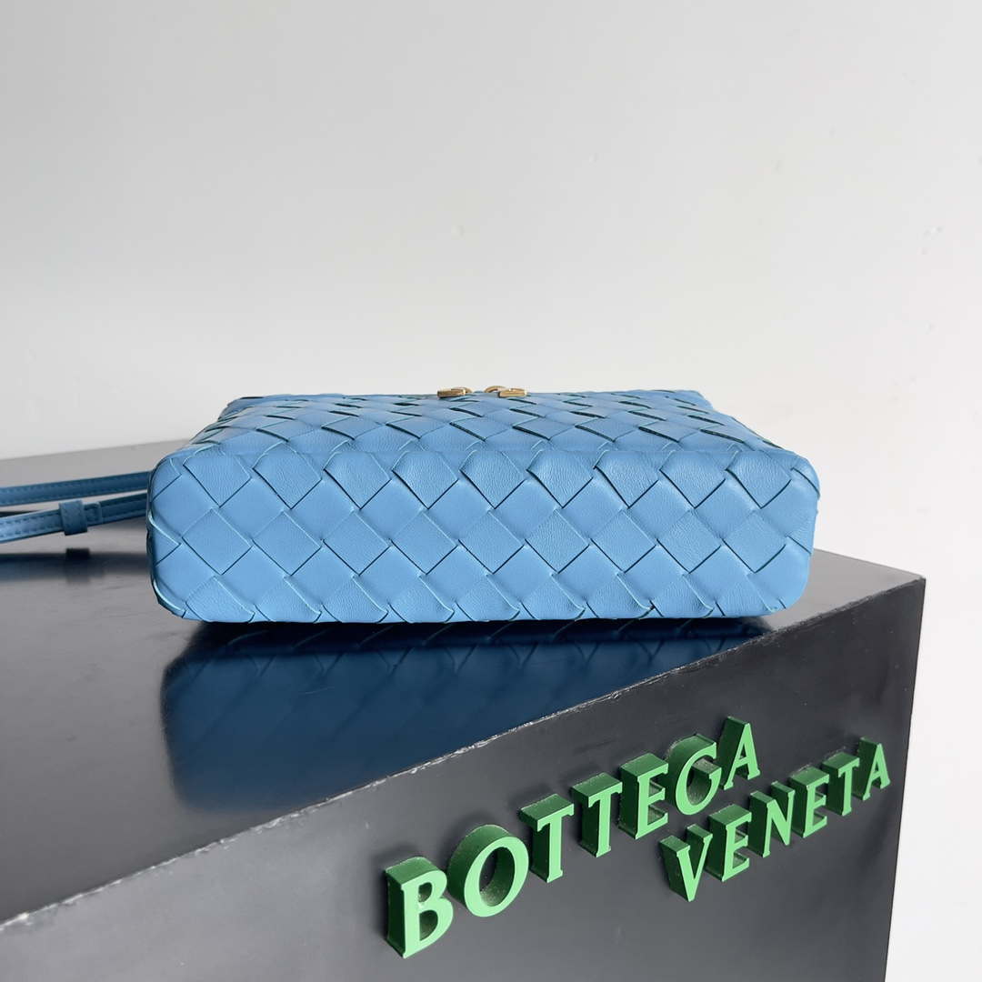Bottega Veneta BV 789109V3IV16414 Bang Bang Vanity Case Blue