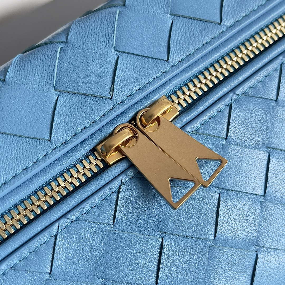 Bottega Veneta BV 789109V3IV16414 Bang Bang Vanity Case Blue