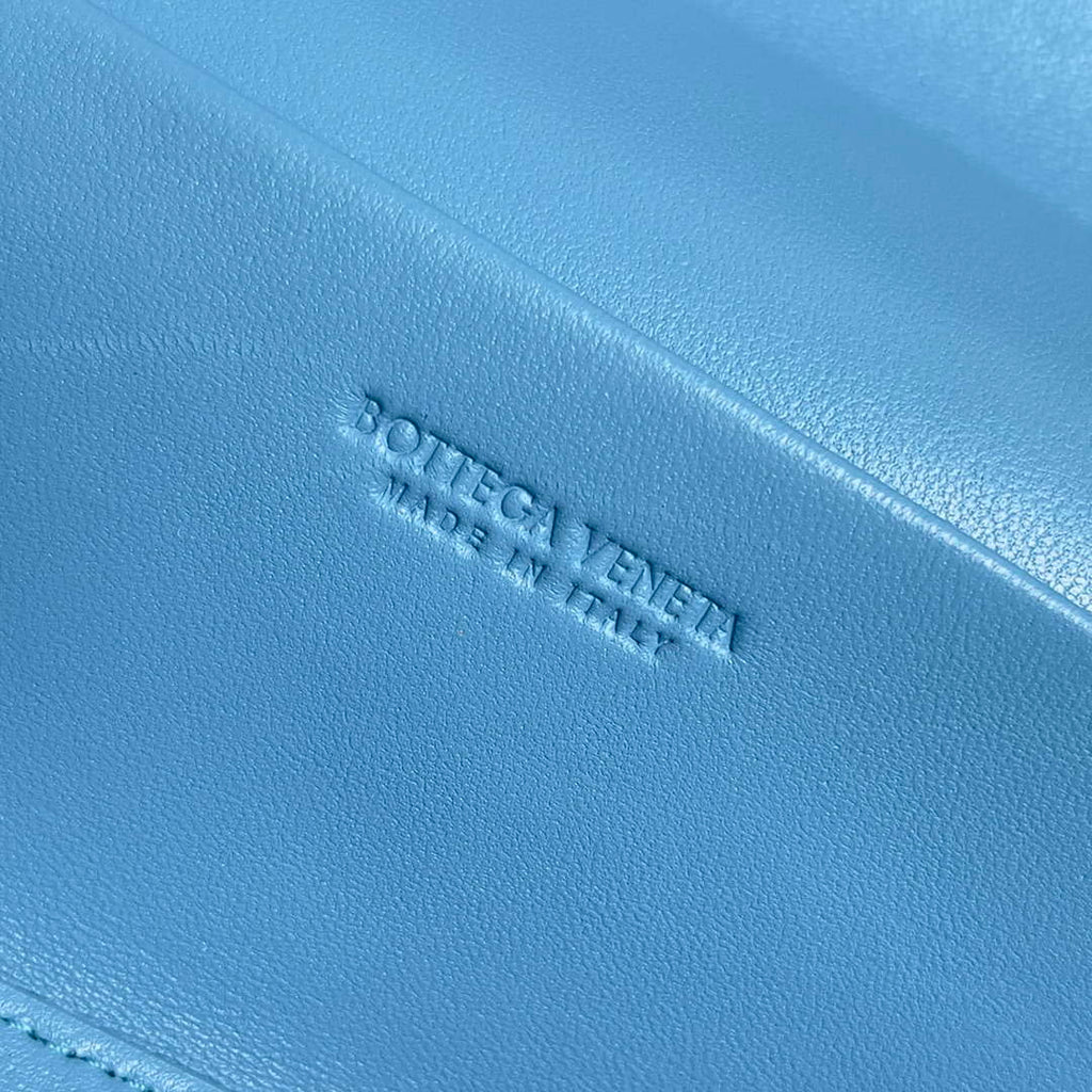 Bottega Veneta BV 789109V3IV16414 Bang Bang Vanity Case Blue