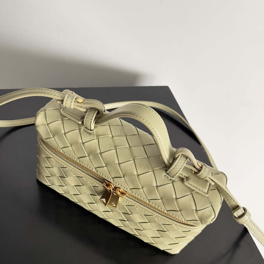 Bottega Veneta BV 789109V3IV16414 Bang Bang Vanity Case Lemon Yellow