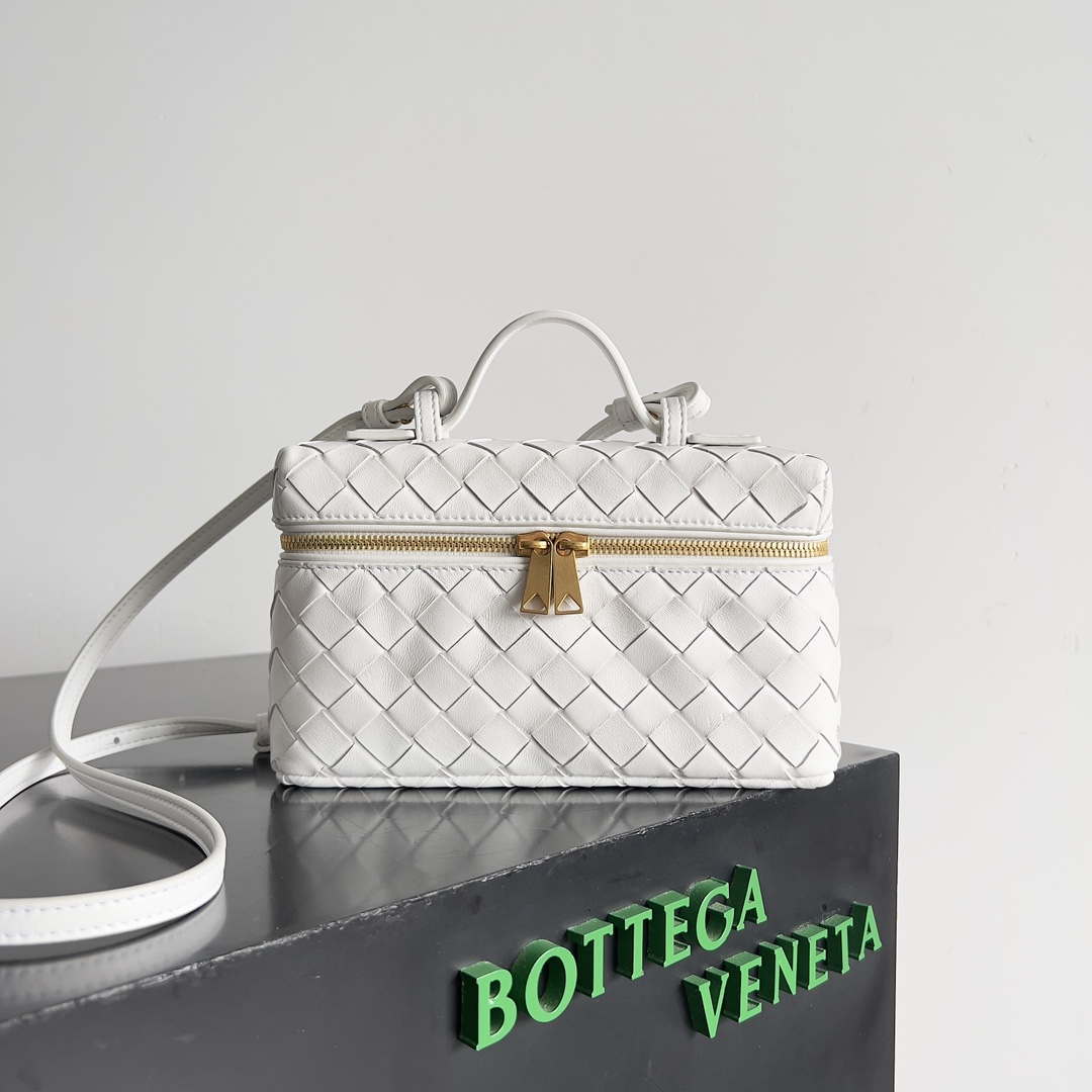 Bottega Veneta BV 789109V3IV16414 Bang Bang Vanity Case White - Default Title - View 1