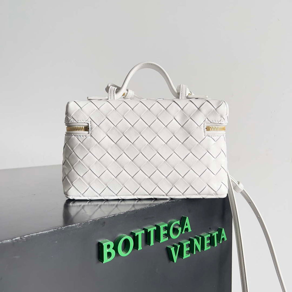 Bottega Veneta BV 789109V3IV16414 Bang Bang Vanity Case White