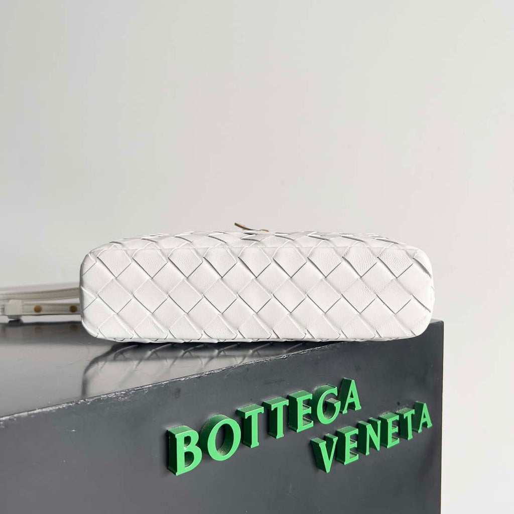 Bottega Veneta BV 789109V3IV16414 Bang Bang Vanity Case White