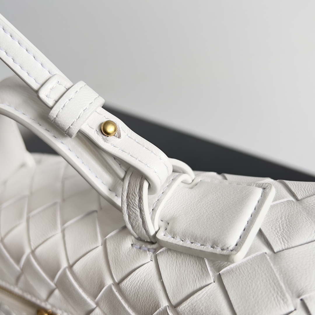 Bottega Veneta BV 789109V3IV16414 Bang Bang Vanity Case White